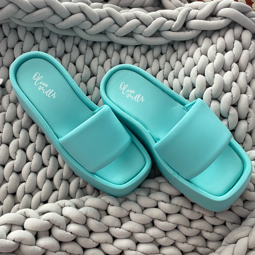 OLIVIA MILLER UPROAR PLATFORM WEDGE SANDALS size 11 Aqua Blue